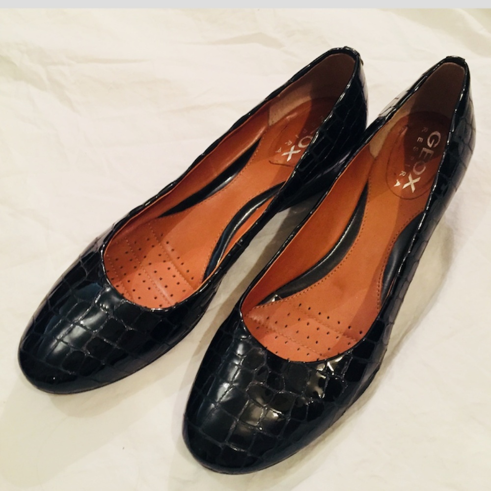 Geox Respira Gator Slip Ons Size US 9, Like New